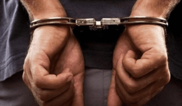 توقيف 4 أشخاص حاولوا سرقة أسلاك كهربائية على أوتوستراد شكا