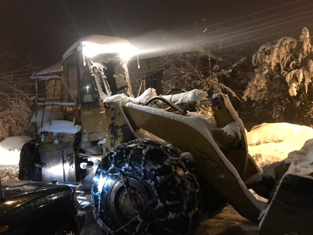 الدفاع المدني:انقاذ مواطنين عند نقطة المصنع