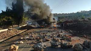 قطع طريق اقليم الخروب احتجاجا على الانقطاع المستمر للكهرباء