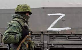 "سبوتنيك": نياشين عسكرية مزيّنة بحرف "Z" الذي تحمله قوات روسيا بأوكرانيا تتواجد على رفوف المتاجر في لبنان