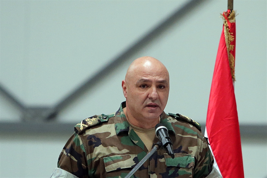 قائد الجيش في عيد الأم: في عيدكِ.. كلُّ الوطن لكِ