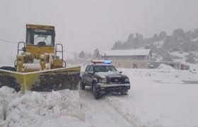 طريق ترشيش- زحلة مقطوعة بسبب تكوّن طبقة من الجليد وطريق ضهر البيدر غير سالكة أمام الشاحنات