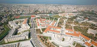 اعتصام لمتفرغي ومتعاقدي اللبنانية على مفرق القصر الجمهوري للمطالبة بإقرار ملفات الجامعة