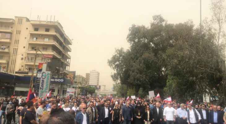 مسيرة راجلة على اوتوستراد الدورة باتجاه انطلياس في ذكرى ابادة الارمن