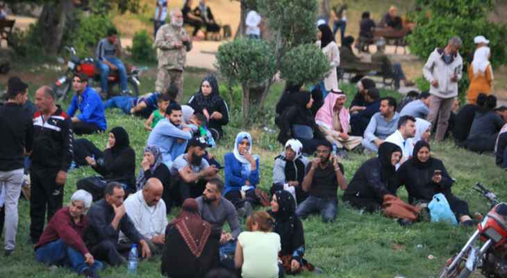 مئات الأهالي تجمّعوا في دمشق بإنتظار وصول سجناء يشملهم العفو الرئاسي