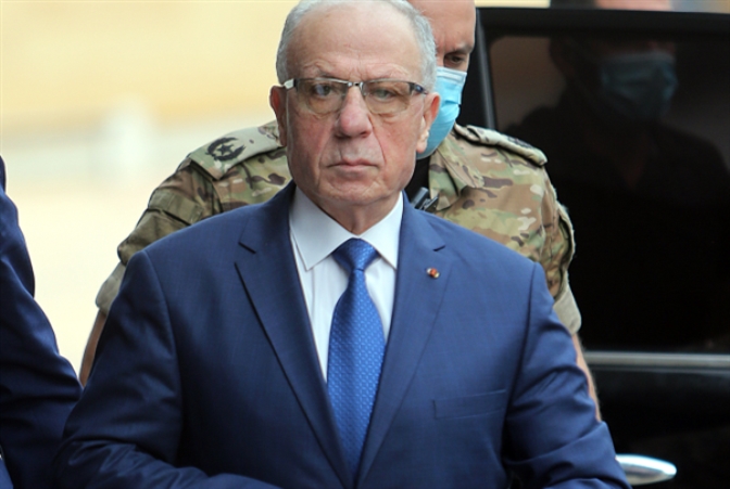 قرار لوزير الدفاع بتجميد تراخيص حمل الأسلحة