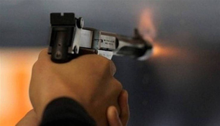 قتلاها ولاذا بالفرار على دراجة نارية