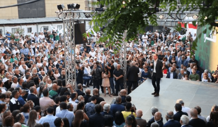 سامي الجميل خلال لقاء مع نواب الكتائب: أزيلوا الحواجز حول البرلمان لأن الثوار سيدخلون إلى المجلس النيابي