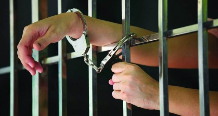 توقيف منتحل صفة امنية