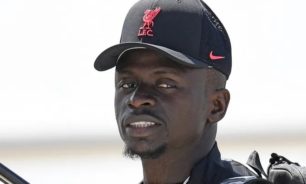 ماذا يفعل ماني في السنغال؟