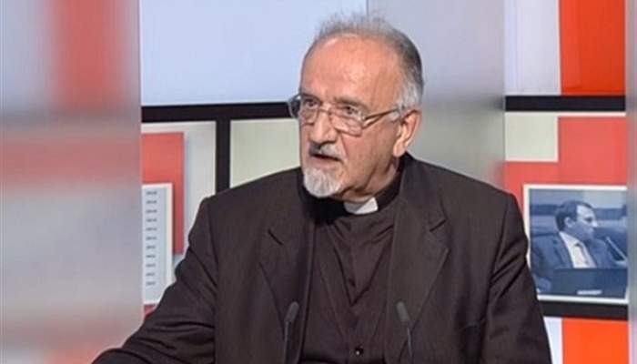 الأب كميل مبارك: بري "عامل السبعة ودمّتا" وحزب الله "ما بمون" على سلاحه