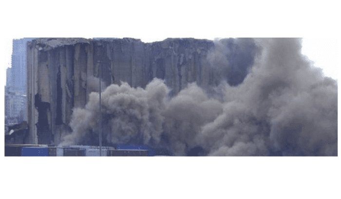 انهيار الجزء الشمالي من الاهراءات في المرفأ