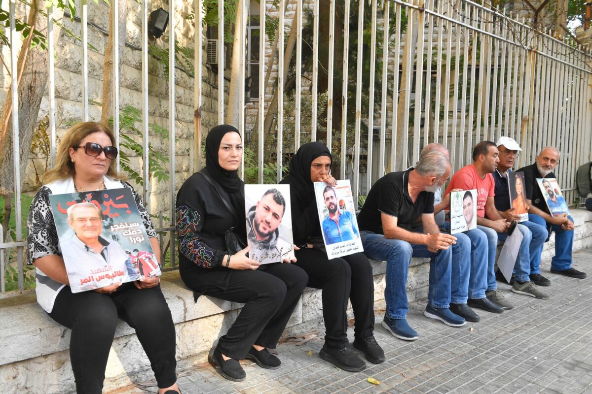 أهالي ضحايا تفجير المرفأ يعتصمون أمام قصر العدل