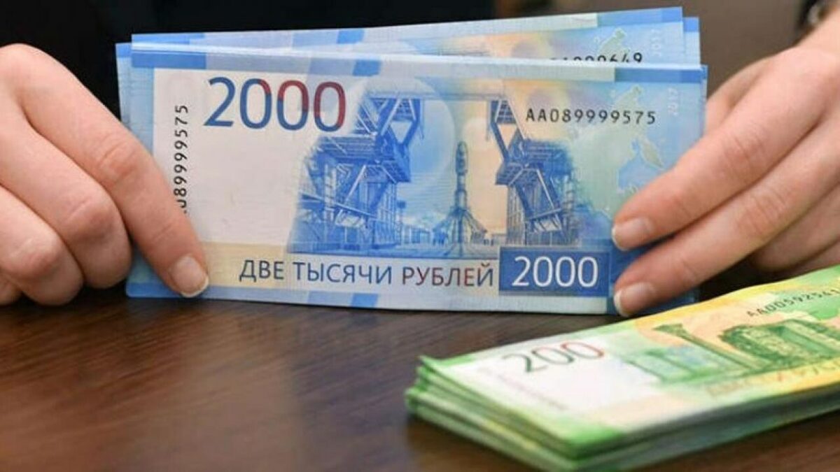 العملة الروسية تصعد واليورو يهبط