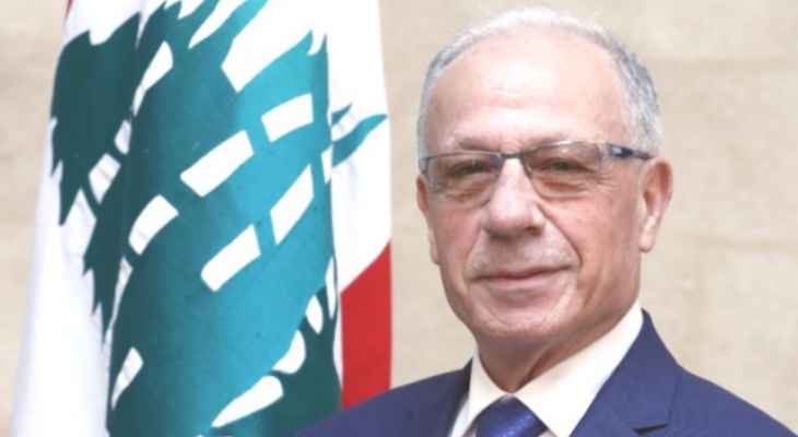 سليم وضع إكليلا عند تمثال الامير فخر الدين في وزارة الدفاع