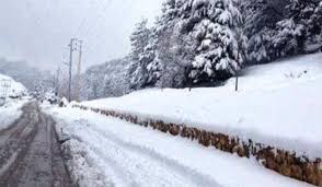 طريق عيناتا الأرز مقطوعة بالثلوج