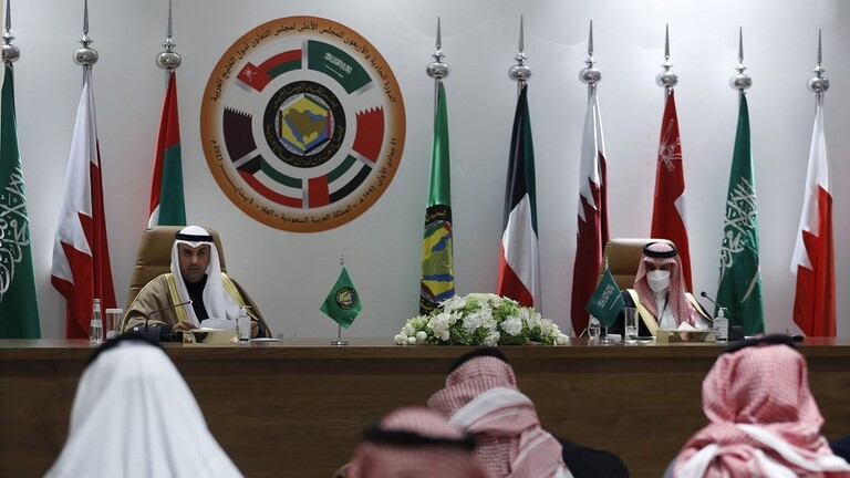"عكاظ": إعفاء الأمين العام لمجلس التعاون الخليجي من منصبه