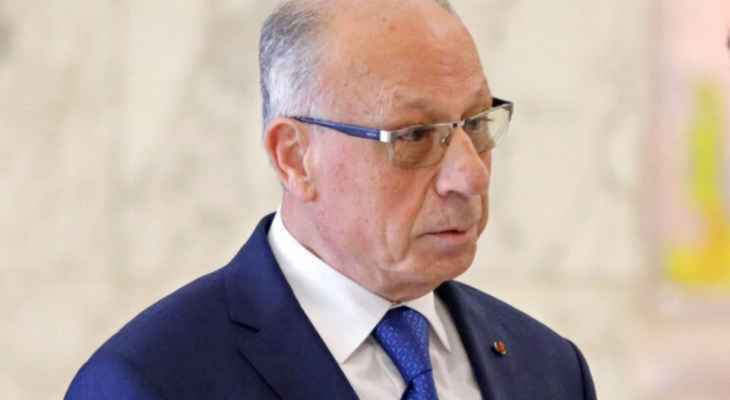 وزير الدفاع أصدر قرارًا بتجميد مفعول تراخيص حمل الاسلحة على كافة الاراضي اللبنانية