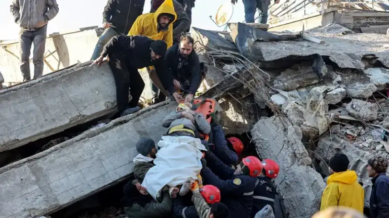 اعداد الضحايا ترتفع: 9500 قتيل في زلزال تركيا