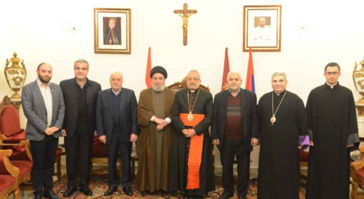وفد من "حزب الله" يلتقي البطريرك ميناسيان!