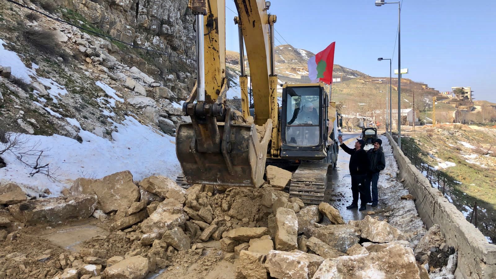 الديمقراطي: بدء أعمال فتح طريق صوفر المديرج على نفقة الحزب