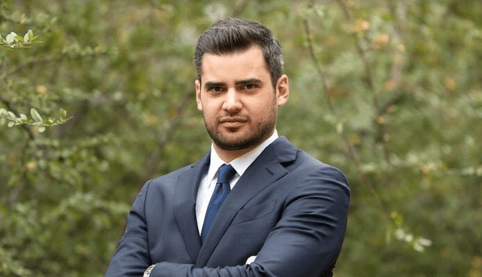 طوني فرنجية للمرأة اللبنانية: نقفُ إجلالًا أمام إصراركِ