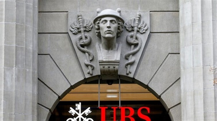 أرباح بنك UBS تهوي بـ 52 بالمئة في الربع الأول