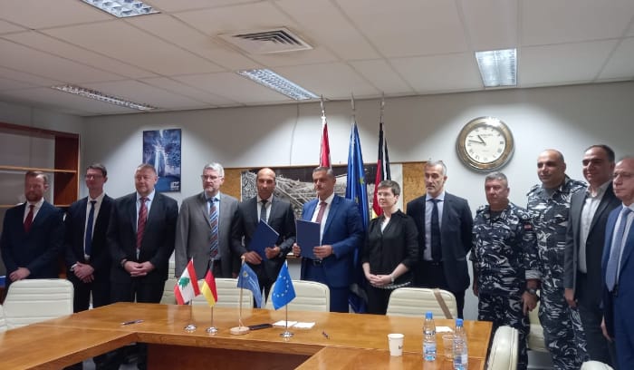 الحسن أعلن تسلمه أجهزة سكانر هبة من الشرطة الفيدرالية الألمانية ولاك أشادت بتحسينات المطار