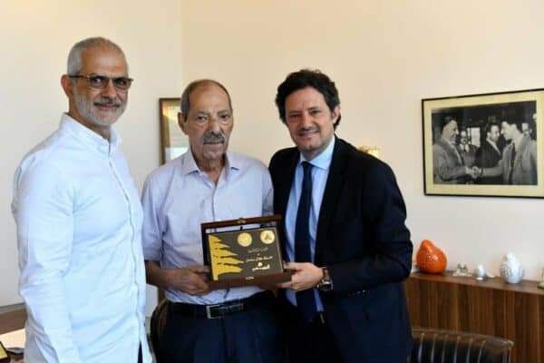 المكاري مكرما طلال سلمان: “يشرفني ان اقف الى جانبك في محاولة لرد القليل مما قدمته انت للبنان”