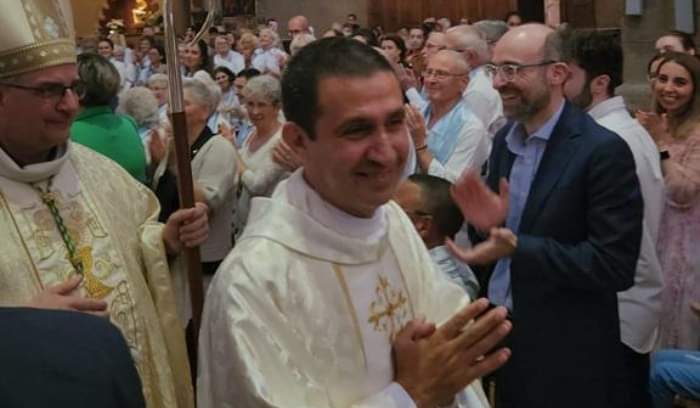 كاهن لبناني جديد في الكنيسة الكاثوليكية الجامعة العالمية.