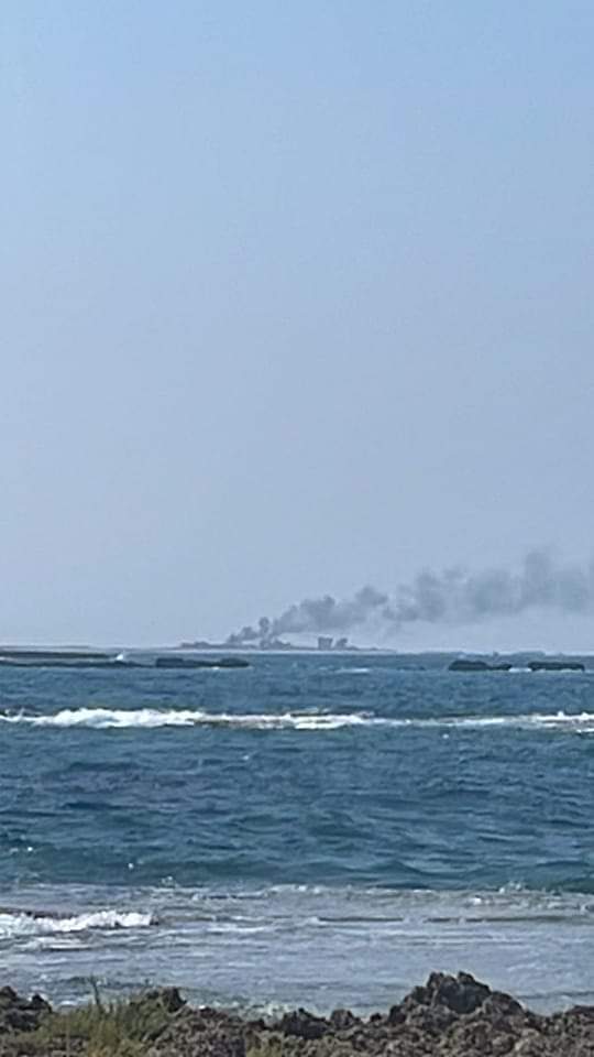 إجلاء الموجودين في جزيرة_النخيل بعد إطفاء حريق اندلع فيها إثر اتصالات بين ياسين والجيش ولجنة المحمية