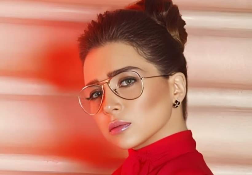 مي عز الدين تقتحم عالم المسرح بـ"زواج اصطناعي"