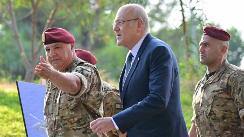 جولة مفاجئة جنوباً لميقاتي وقائد الجيش: لبنان ملتزم القرارات الدولية وفي مقدمها القرار