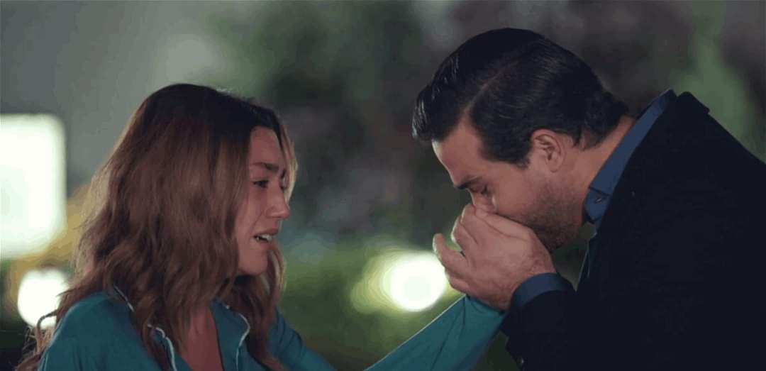 وقعت عن السلالم... نجمة "كريستال" تخسر طفلها من محمود نصر!