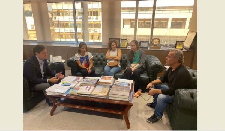 المكاري تسلم من وفد “العفو الدولية” تقريرا أعدته المنظمة تضمن أدلة على استخدام اسرائيل للفوسفور الأبيض في جنوب لبنان