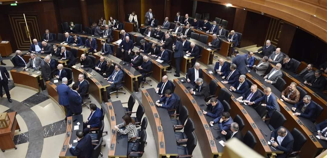 في إطار السعي إلى تأمين إنعقاد جلسة نيابية عامة من أجل التمديد لقائد الجيش