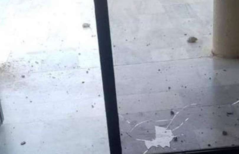 مستشفى ميس لن يُقفل أبوابه رغم الاعتداء