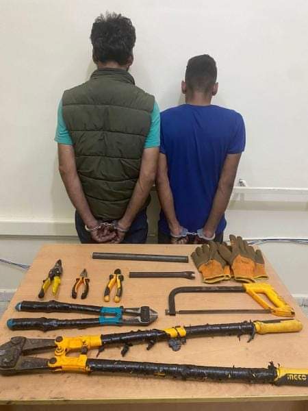 سرقا أسلاكًا كهربائيّّة عن الشبكة العامّة في مناطق عدّة من جبل لبنان، وباعاها لبؤر خردة في الضاحية