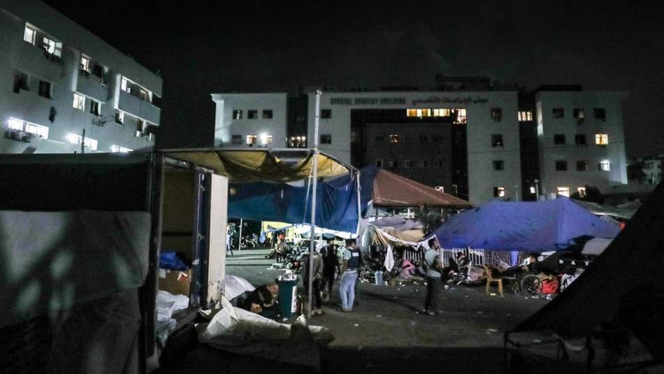 الاحتلال يغادر مجمع الشفاء..بعد تفجير مولدات الكهرباء واجهزة الاشعة