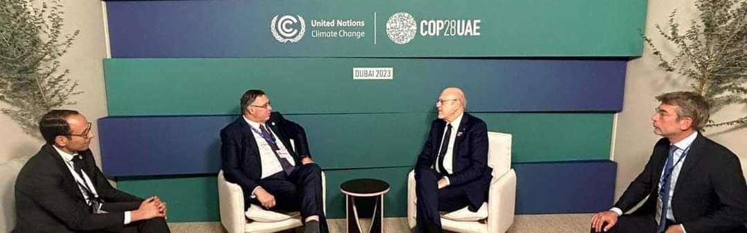 اجتمع الرئيس ميقاتي، وزير الطاقة والمياه وليد فياض، مع  رئيس مجلس الإدارة والرئيس التنفيذي لشركة "توتال إنرجيز" الفرنسية باتريك بوانييه.