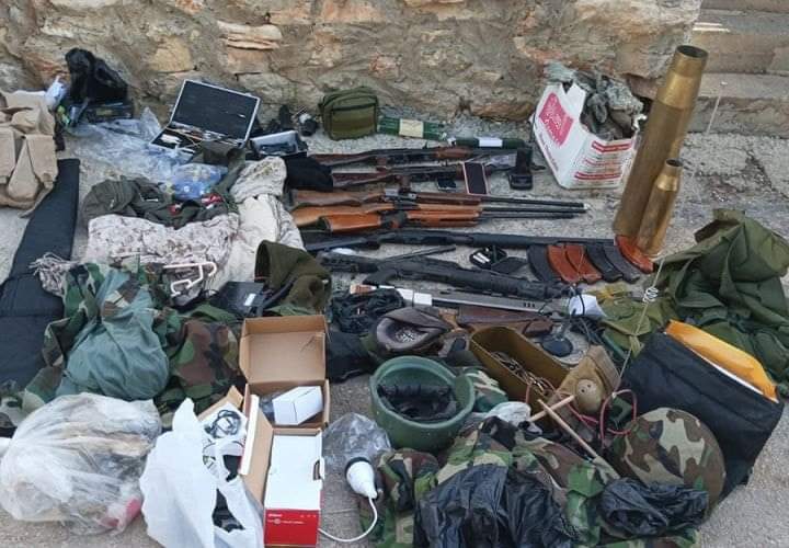 توقيف 3 مطلوبين وضبط أسلحة حربية وكمية كبيرة من المخدرات والذخائر في حي الشراونة- بعلبك