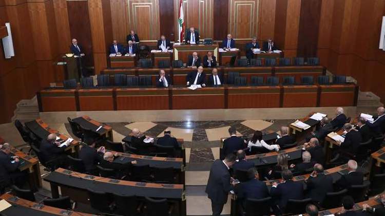 أجواء التفاهم السياسي تحت قبة البرلمان مع التمديد لقائد الجيش تشجع على إعادة مقاربة الملف الرئاسي