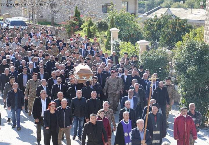 إقامة مراسم دفن والدة قائد الجيش