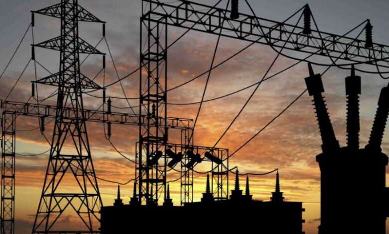 تعرض عمال مؤسسة الكهرباء لقصف معاد في حولا اثناء إصلاح كابلات انقطعت بفعل الاعتداءات الاسرائيلية ولا اصابات