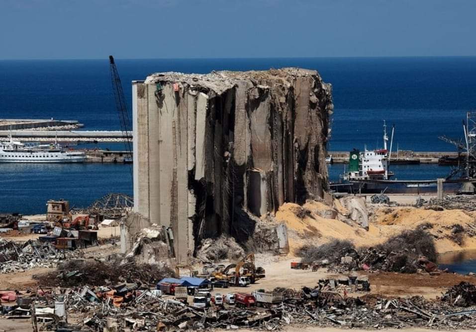 انفجار مرفأ بيروت: كيف أثار قرار استئناف التحقيق في الحادث ضجة في لبنان