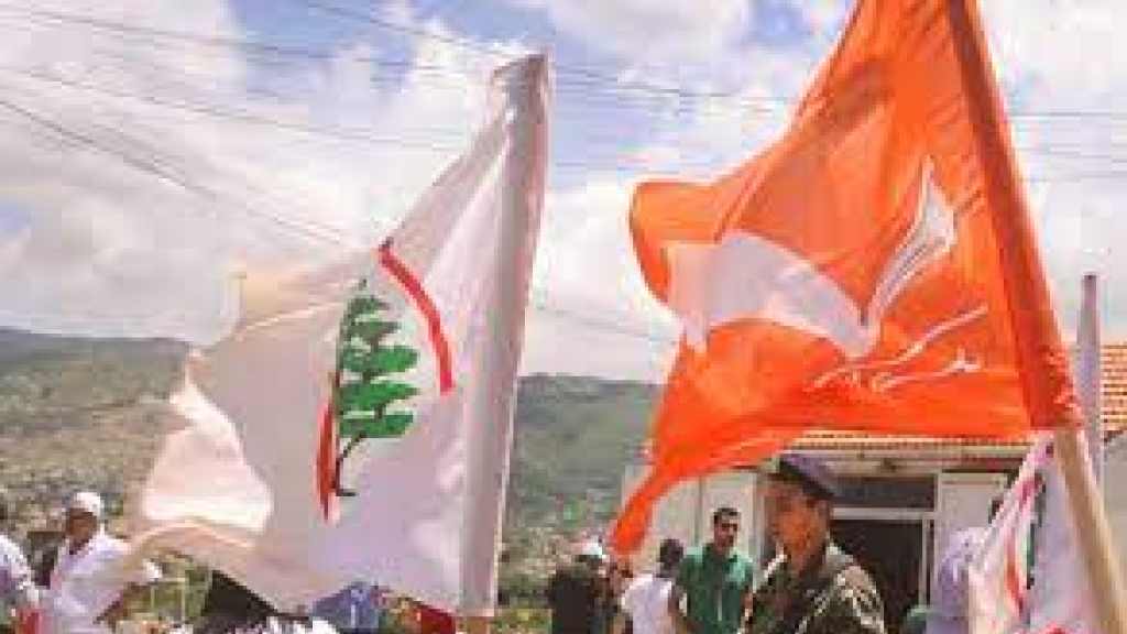 اشتعال المحاور بين القوات والتيار.