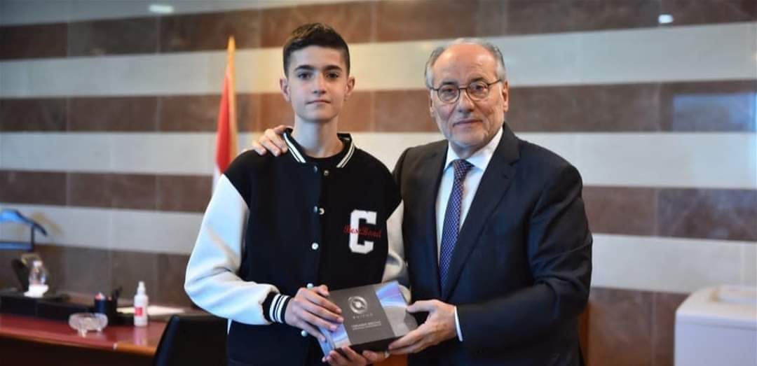 يقول الأطباء الاختصاصيون في لبنان إن الجسم إزاء الفيروسات الحالية المتفشية من H1N1 وغيرها يبدو وكأنه يتعرّف اليها للمرة الأولى بسبب مرور وقت طويل لم تتفش خلاله وبسبب عدم التلقيح ضدها، وهو ما يفسّر العوارض القوية لدى بعض الأشخاص.