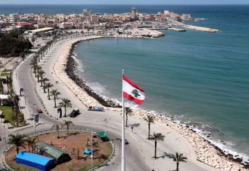 ضرب واعتداء وتهجم .. ماذا يجري بين النازحين وفريق وحدة ادارة الكوارث في صور