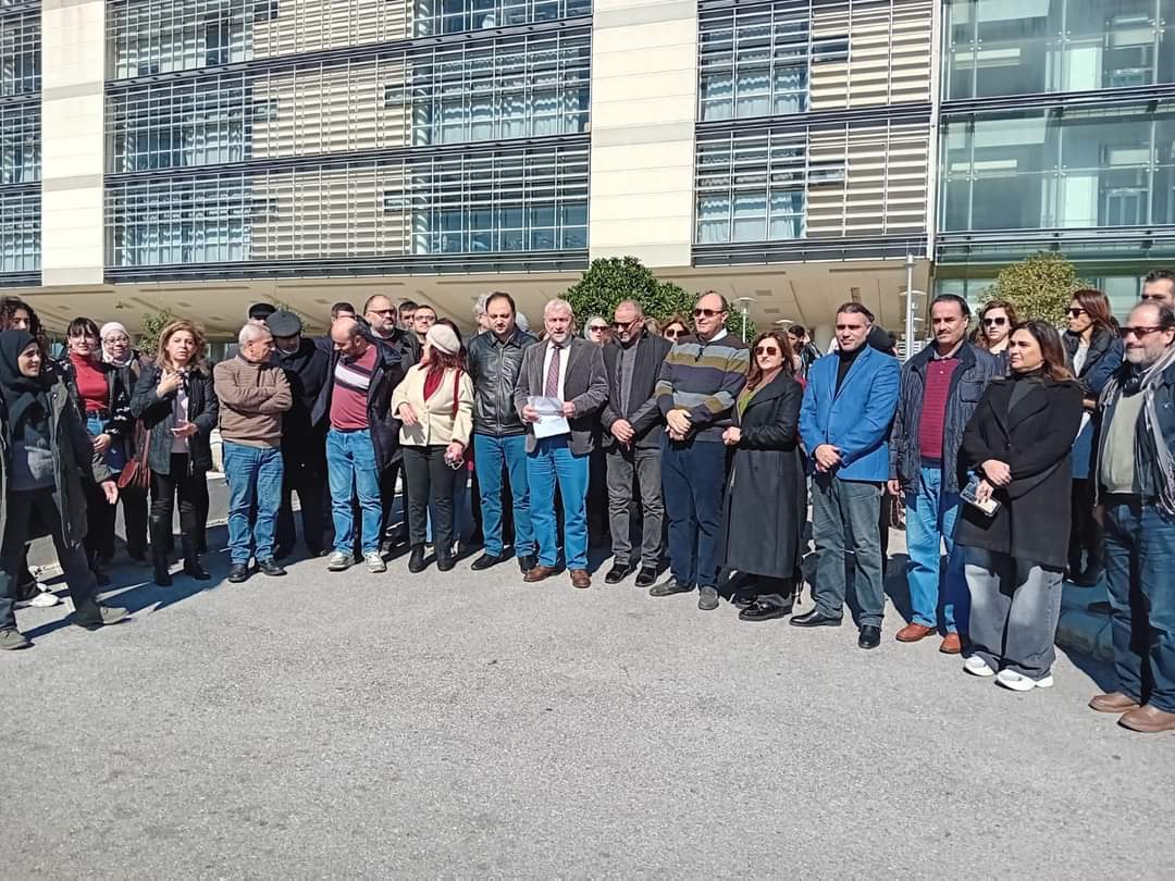 نفذ الاساتذة المتعاقدون بالساعه  في الجامعة اللبنانية وقفة تضامنية