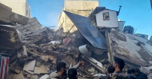 انهيار مبنى صحراء الشويفات بعد اخلائه ب 10 دقائق